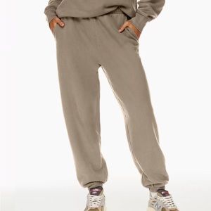 Aritzia TNA cozy fleece mega sweatpant in Gd turner taupe